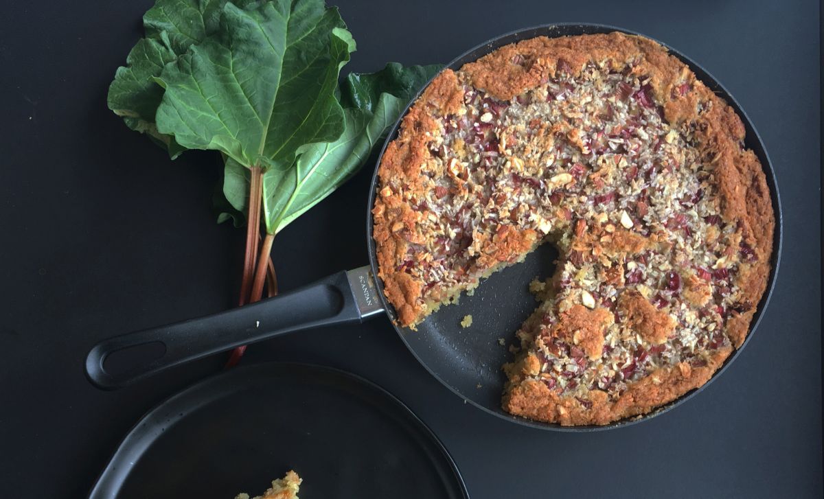 Recept: Rabarbertaart uit de pan